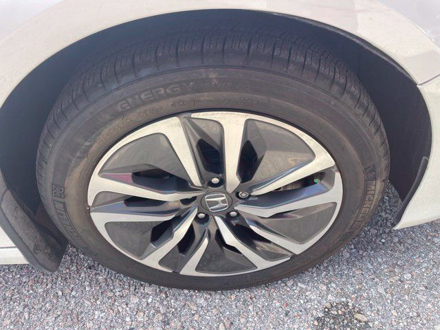 Used 2018 Honda Accord Touring image 7