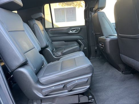 Used 2021 Chevrolet Suburban LT w/ LT Signature Package image 27