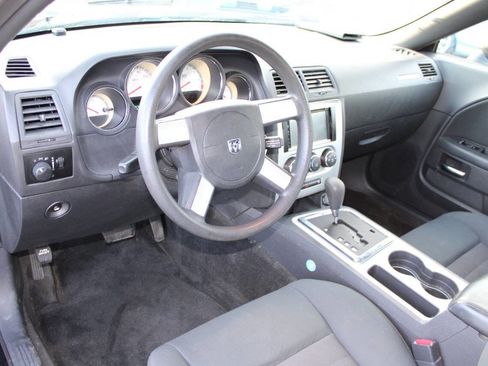 Used 2010 Dodge Challenger SE image 13