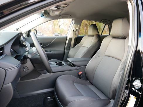 Used 2023 Toyota Venza LE image 34