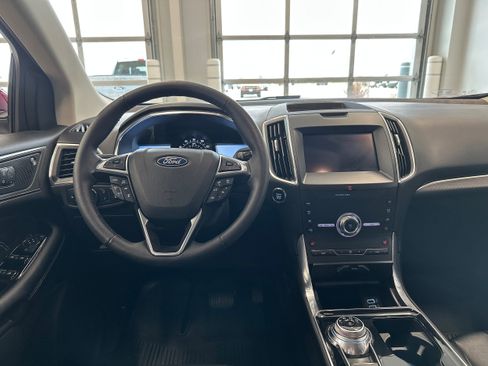 Used 2020 Ford Edge Titanium image 16