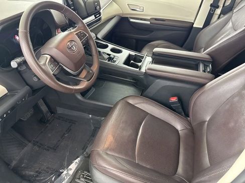 Used 2021 Toyota Sienna Platinum AWD/4WD image 22