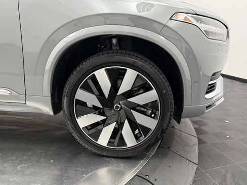 Certified 2024 Volvo XC90 T8 Plus AWD/4WD image 9