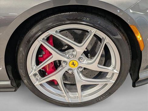 Used 2018 Ferrari 812 Superfast image 21