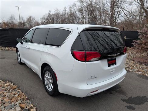 Used 2024 Chrysler Voyager LX image 3