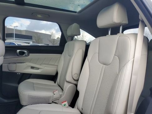 Certified 2022 Kia Sorento SX Prestige w/ Panoramic Sunroof Package AWD/4WD image 11