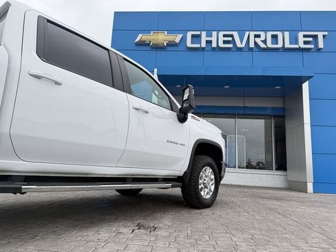 Used 2023 Chevrolet Silverado 2500 LT w/ Convenience Package image 8
