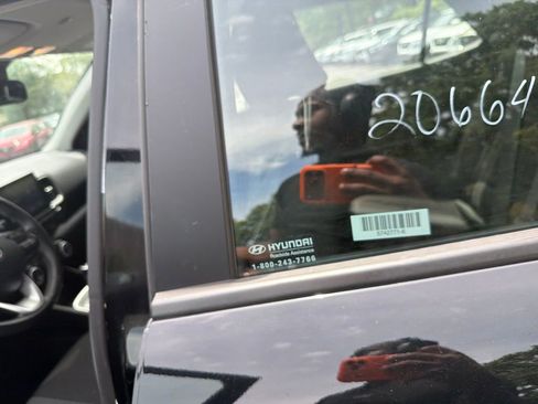 Used 2025 Hyundai Venue SEL FWD image 3