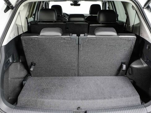 Certified 2024 Volkswagen Tiguan SE FWD image 35