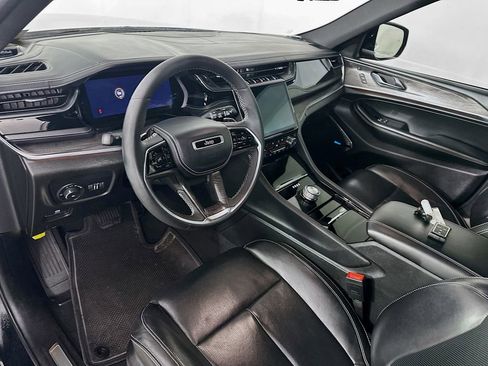 Used 2023 Jeep Grand Cherokee Overland w/ Luxury Tech Group IV image 30