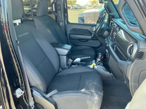 Used 2018 Jeep Wrangler Unlimited Sahara image 19