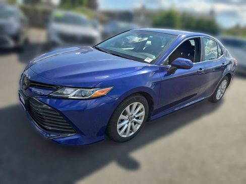 Used 2018 Toyota Camry LE FWD image 3