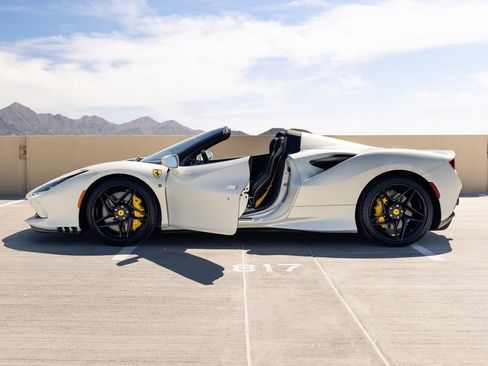 Used 2023 Ferrari F8 Tributo RWD image 5