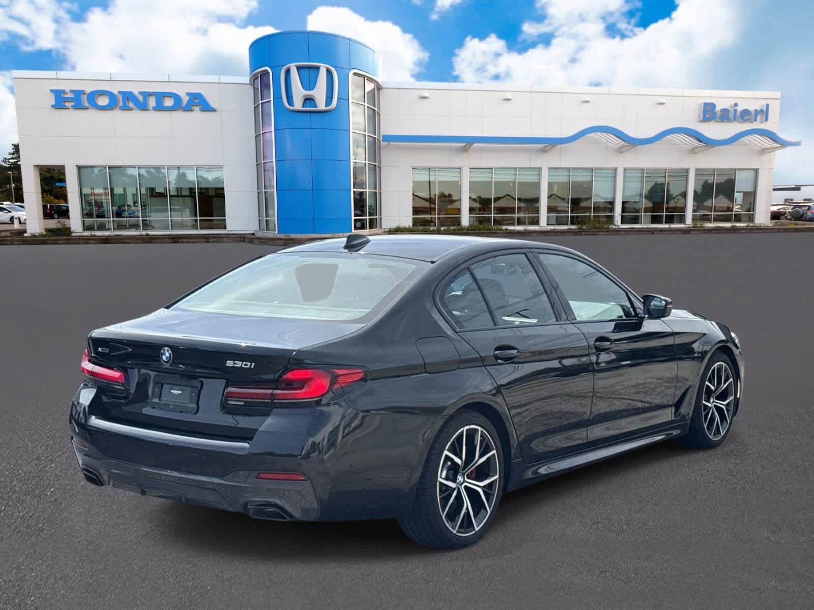 Used 2022 BMW 530i xDrive w/ M Sport Package AWD/4WD image 5