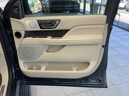 Used 2021 Lincoln Navigator Reserve w/ Luxury Package AWD/4WD image 13