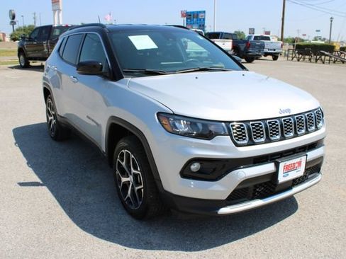 Used 2024 Jeep Compass Limited AWD/4WD image 3