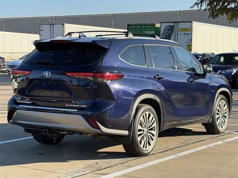 Used 2022 Toyota Highlander Platinum image 4