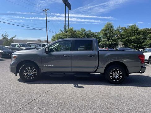 Used 2023 Nissan Titan SV w/ SV Convenience Package RWD image 6