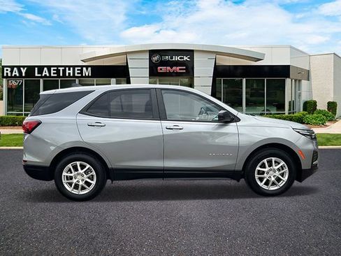 Used 2023 Chevrolet Equinox LS FWD image 6
