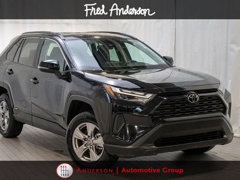 Used 2025 Toyota RAV4 LE AWD/4WD image 1