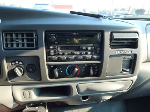 Used 2004 Ford Excursion XLT image 14
