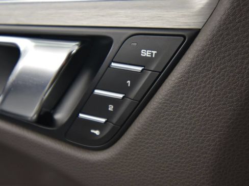 Certified 2025 Porsche Macan AWD/4WD image 26