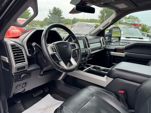 Used 2017 Ford F250 Lariat w/ Lariat Ultimate Package AWD/4WD image 9