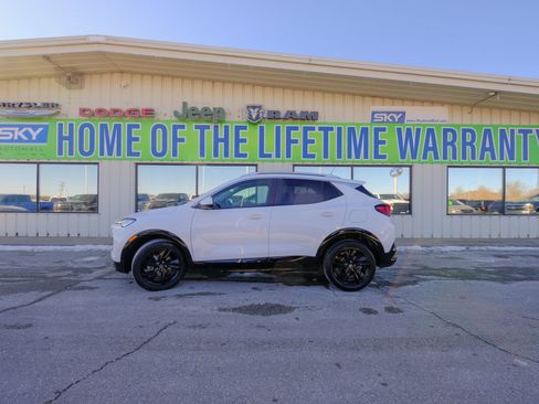 Used 2024 Buick Encore GX Sport Touring image 3