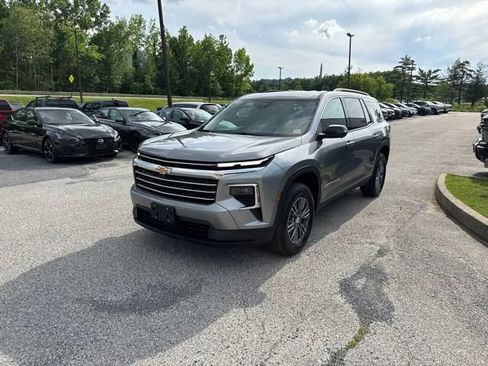 New 2026 Chevrolet Traverse LT w/ Driver Confidence Package AWD/4WD image 34