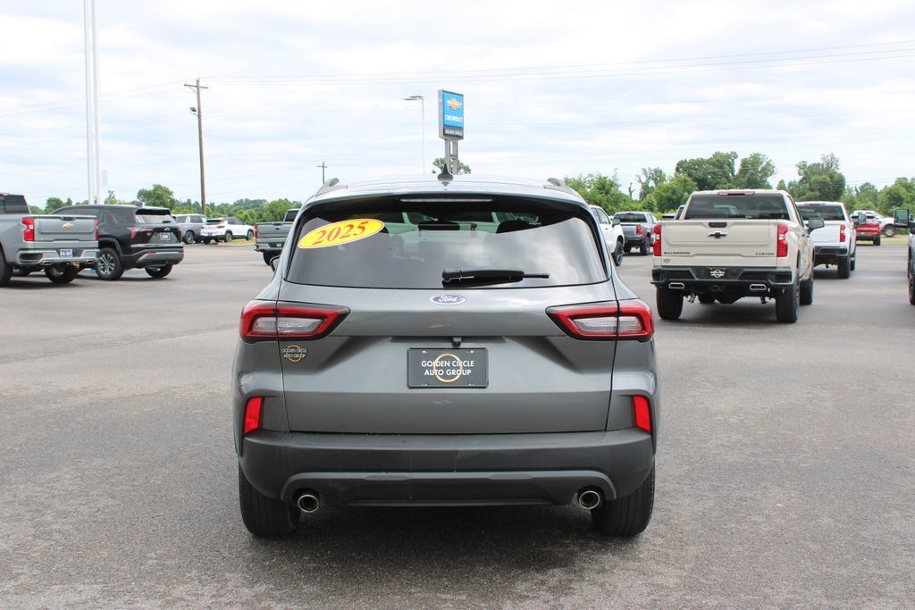 Used 2025 Ford Escape ST-Line FWD image 8