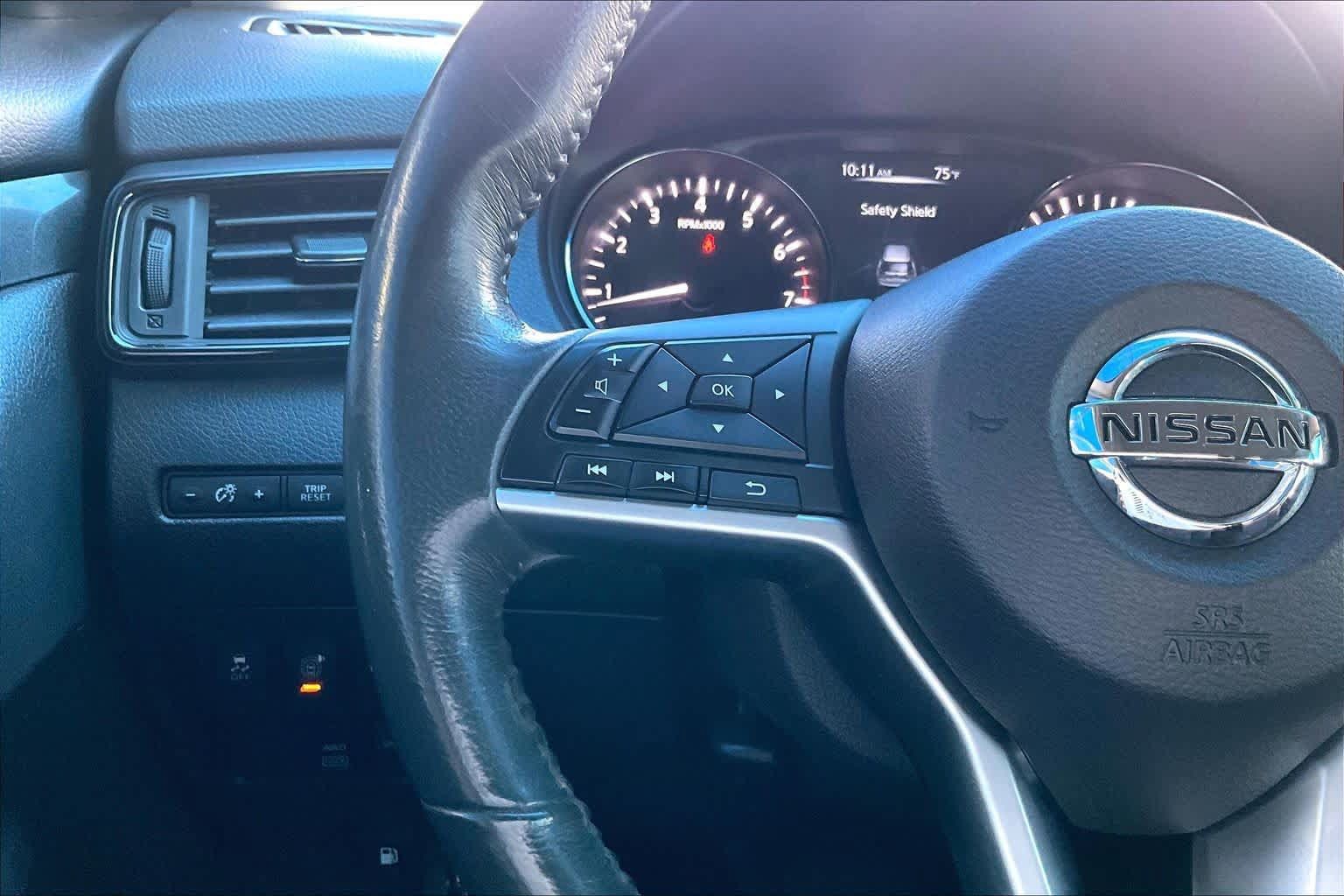 Used 2017 Nissan Rogue SV AWD/4WD image 23