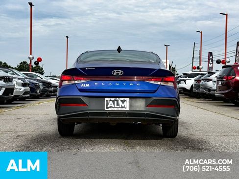 Certified 2024 Hyundai Elantra SE FWD image 6