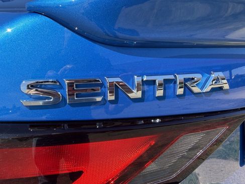 Used 2025 Nissan Sentra SR FWD image 9
