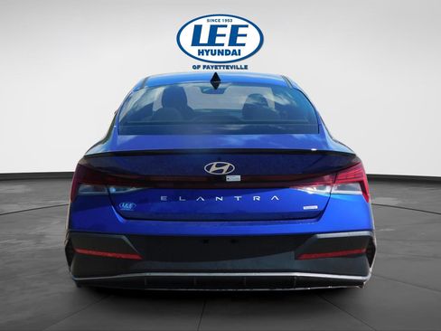 Certified 2025 Hyundai Elantra SEL image 4