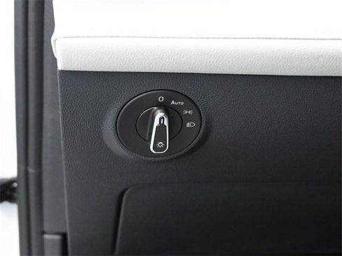 New 2025 Volkswagen Taos S image 21