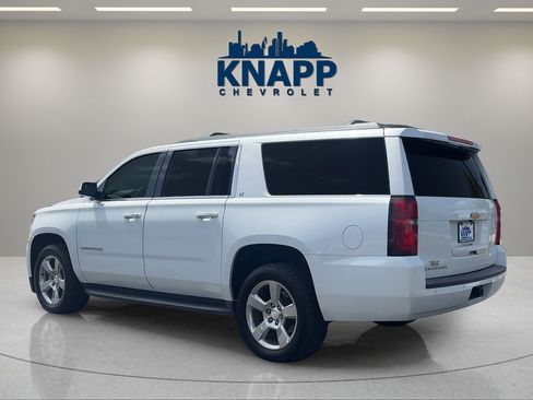 Used 2017 Chevrolet Suburban LT RWD image 3