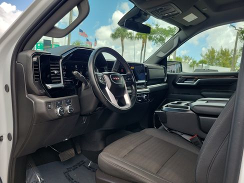 Used 2024 GMC Sierra 1500 Elevation AWD/4WD image 9