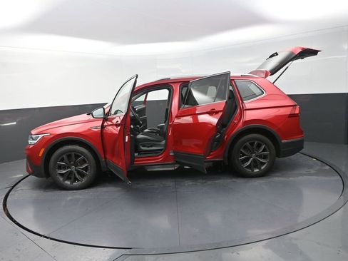 Used 2023 Volkswagen Tiguan SE FWD image 32