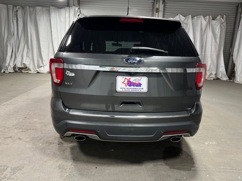 Used 2018 Ford Explorer XLT w/ Equipment Group 202A image 6
