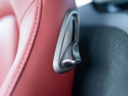 Used 2025 Porsche 718 Cayman RWD image 13
