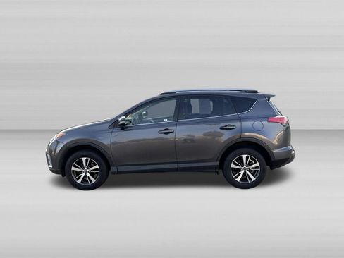 Used 2018 Toyota RAV4 XLE w/ Plus Extra Value Package FWD image 9