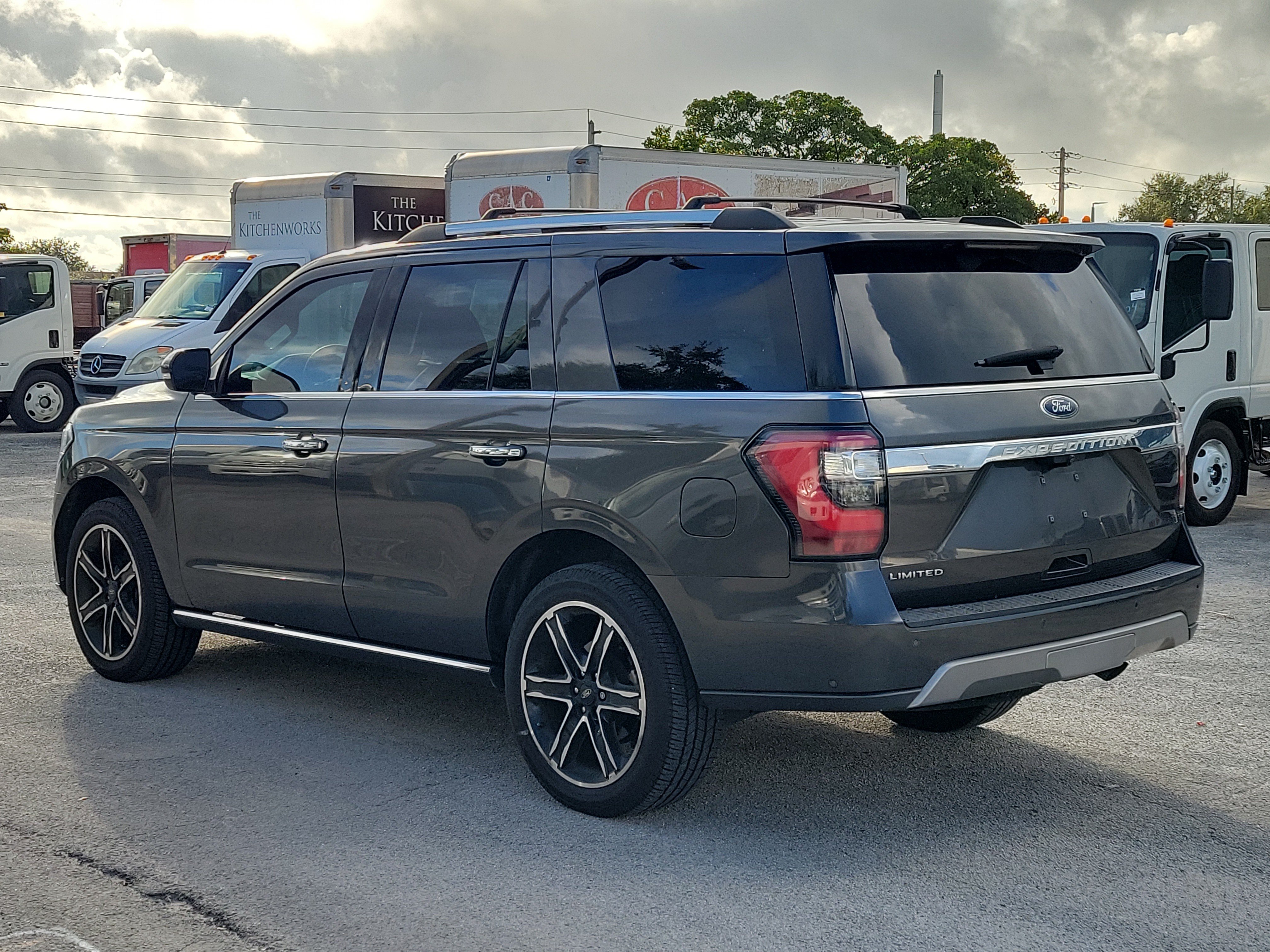 Used 2021 Ford Expedition Limited RWD image 3