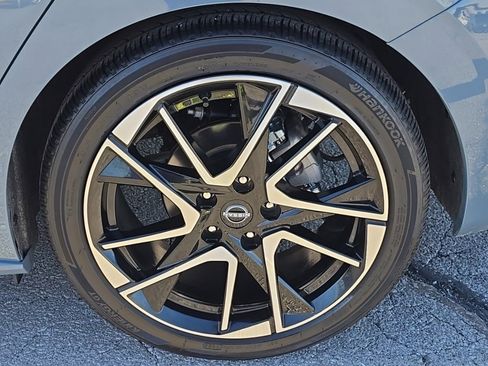 Used 2024 Nissan Sentra SR w/ SR Premium Package image 9