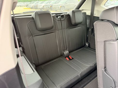 Used 2022 Volkswagen Tiguan SE FWD image 26