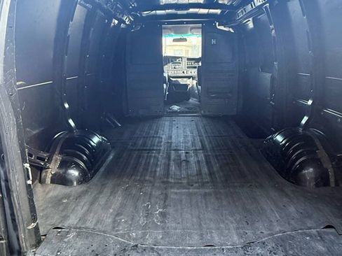 Used 2015 Chevrolet Express 2500 RWD image 15