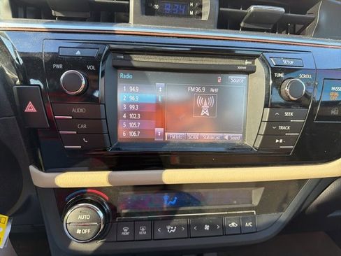 Used 2015 Toyota Corolla LE image 15