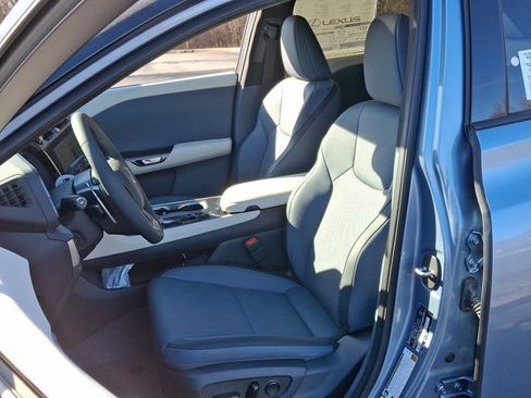 New 2025 Lexus RZ 450e image 9