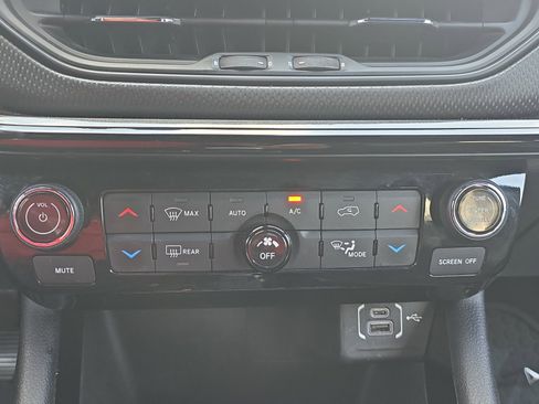 Used 2022 Jeep Compass Altitude w/ Sun and Sound Group image 16