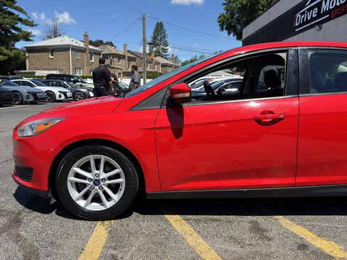 Used 2017 Ford Focus SE FWD image 4
