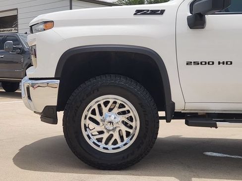 Used 2024 Chevrolet Silverado 2500 LT AWD/4WD image 8